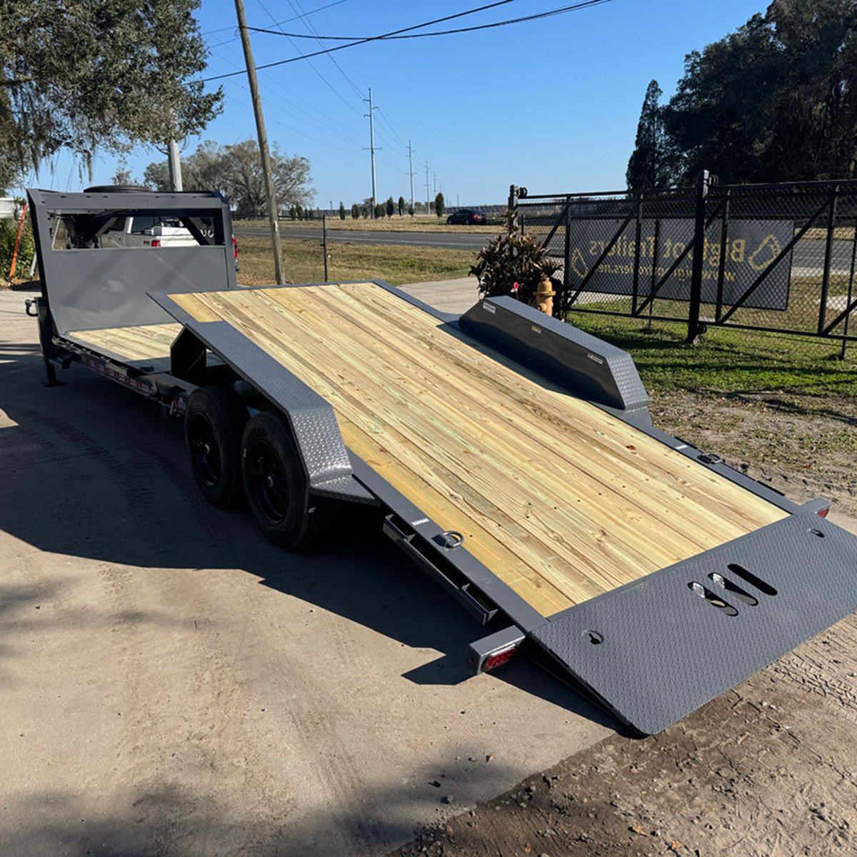 Finance a new gooseneck flatbed trailer in Naples, FL & Philadelphia, PA